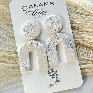 Dreams Clay White Floral Arch Dangle Earrings